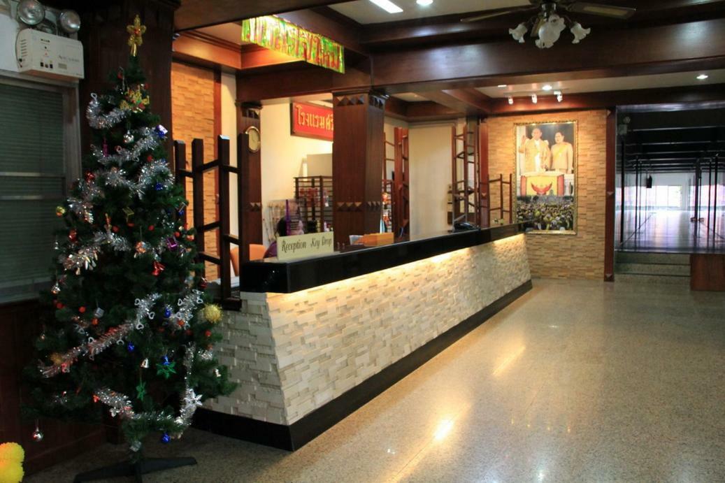 Sri Chumphon Hotel Exterior foto